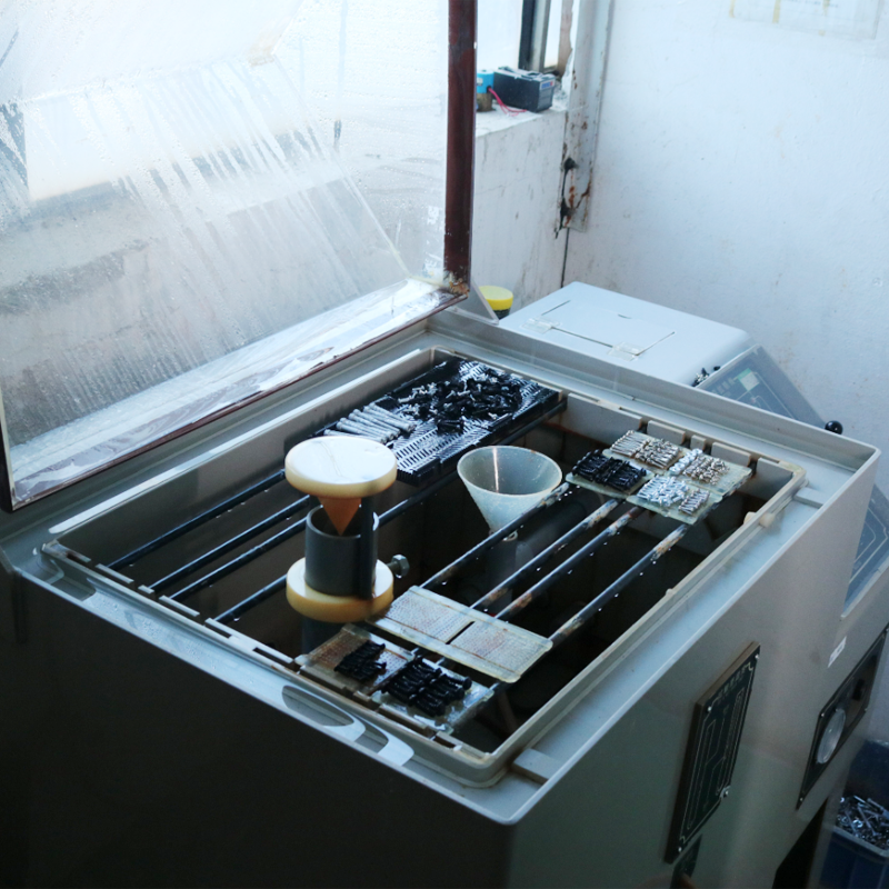 Salt spraying tester